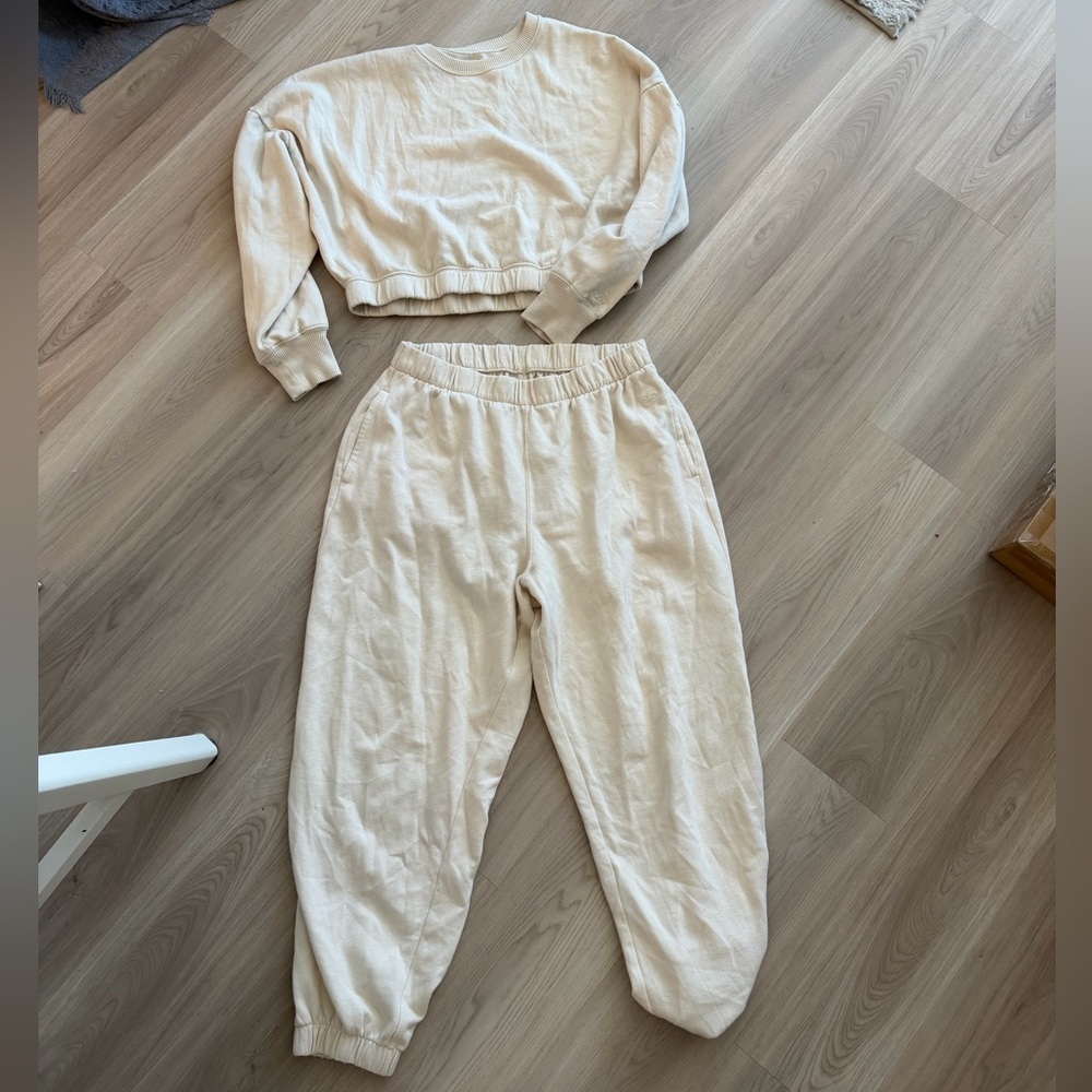 Hollister Cream High-Waist Jogger Pants and Cropped Crew Sweatshirt